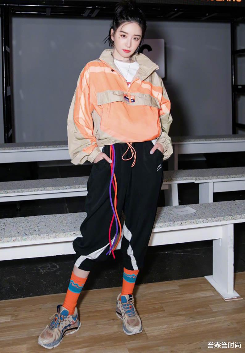 誉霖誉时尚 人到中年，露脚踝容易感冒？看这几条实用又百搭的长袜，过美秋天