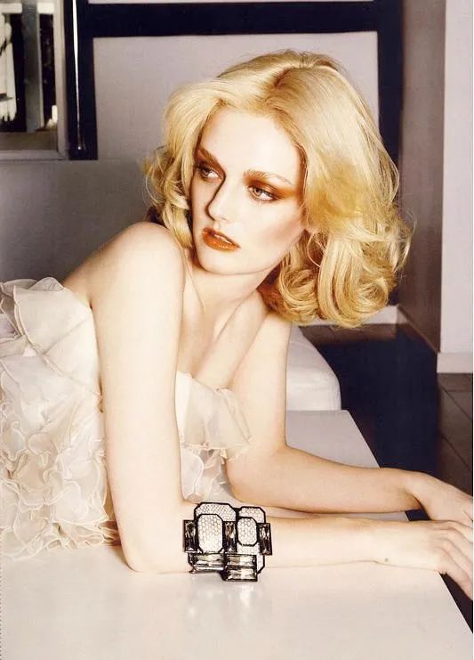 吉娜·爱丽丝|身家上百亿的“顶流名媛”：她一出场，卡戴珊吓得屁股都掉了