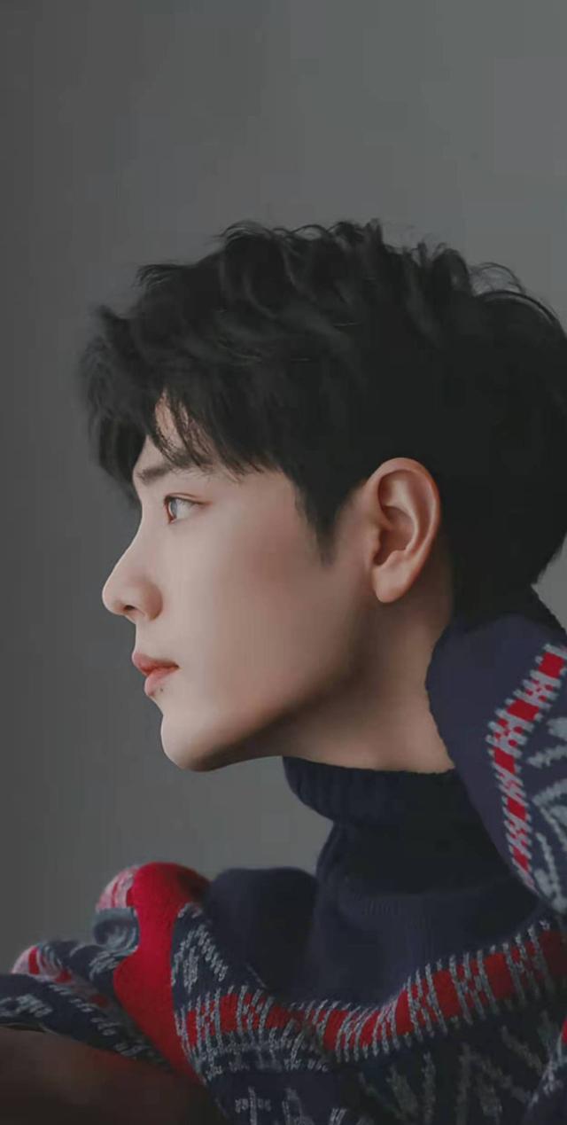 鹿晗|GUCCI聚齐新老顶流碰面:肖战,鹿晗,李宇春同框,倪妮位置尴尬