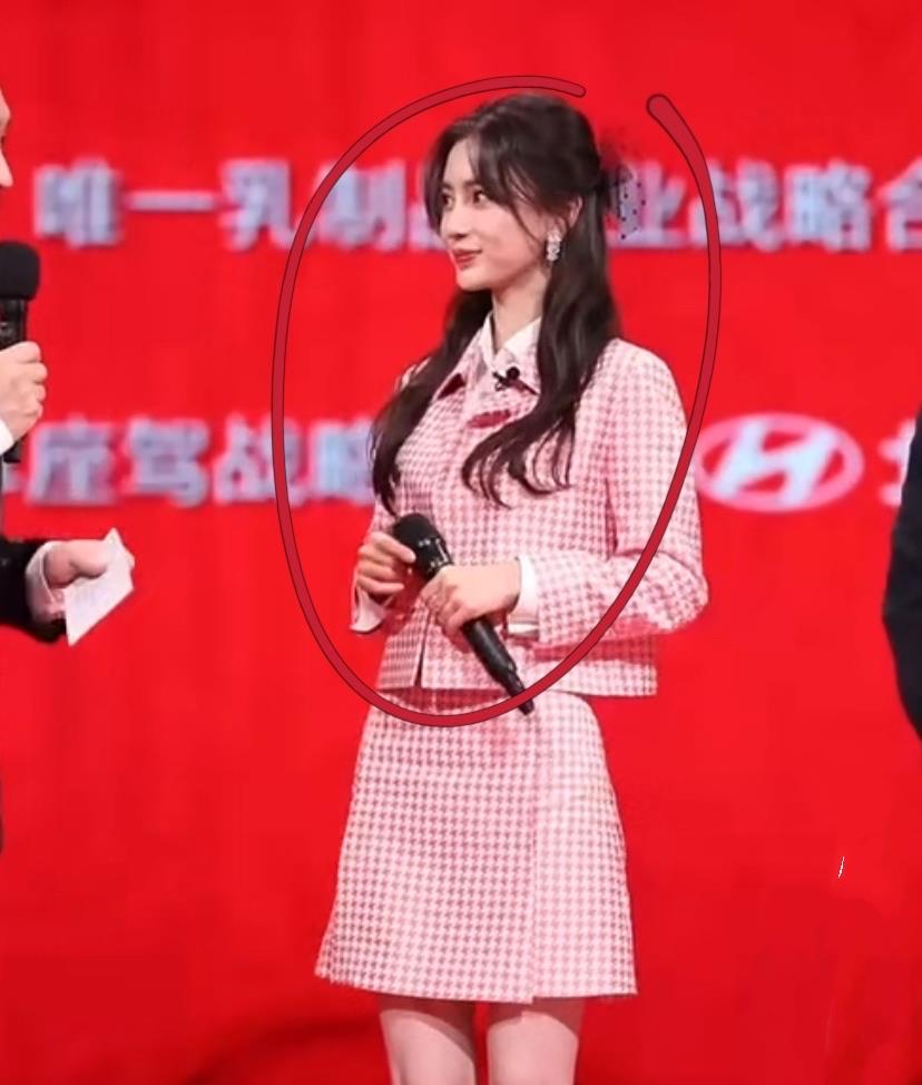 春晚|杨颖罕见戴“婚戒”出席北京春晚！高调炫耀家人，疑似和老公合体