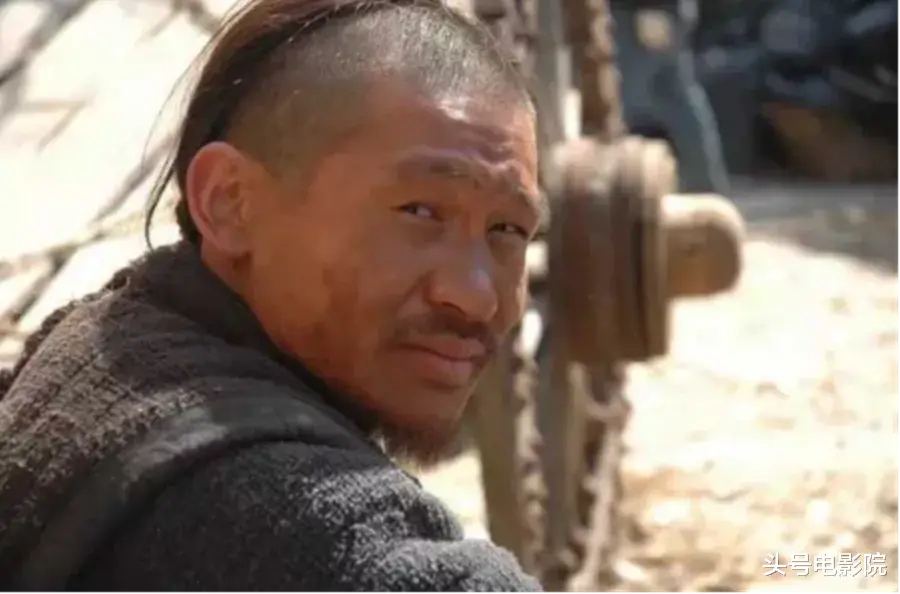 反派|《悬崖之上》这反派圈粉！承包全片笑点，演戏最惨时身上仅4毛钱