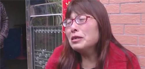 河南38岁男子贷款打赏网红,欠下23万,让年迈父亲捡垃圾替他还债