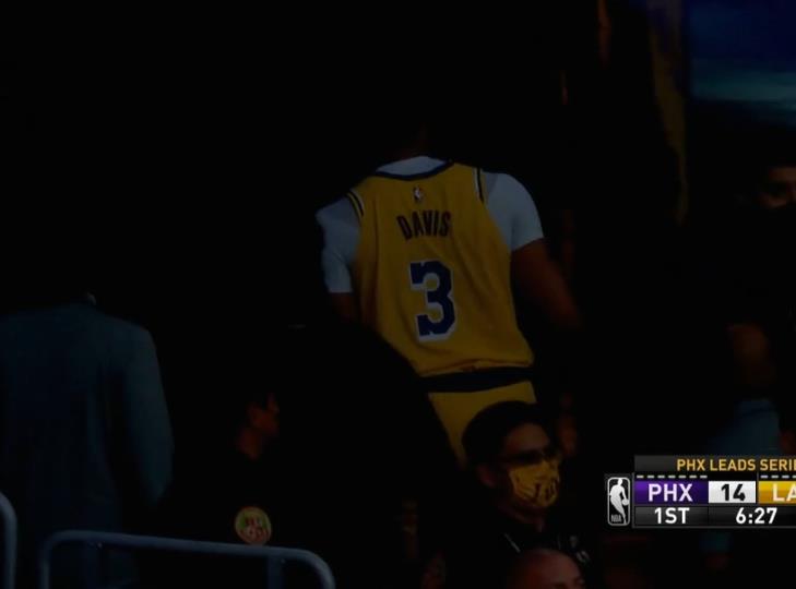 安东尼·戴维斯|仅5分25秒！湖人遭巨大打击，浓眉再伤无法坚持，詹姆斯表情无奈