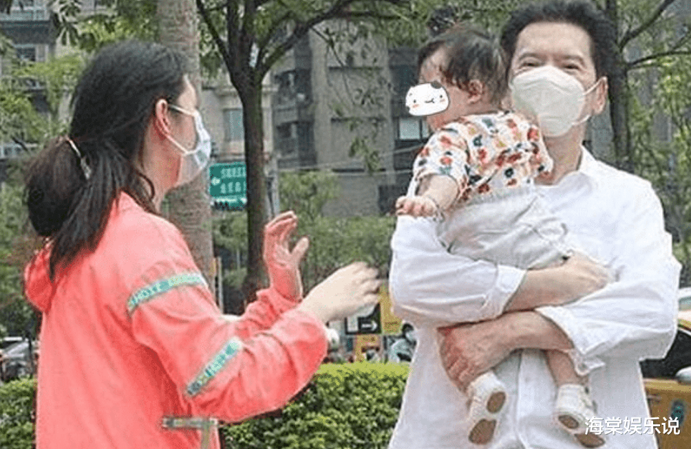 郭碧婷|向华强抱娃一脸慈爱，郭碧婷在机场被拍巧遮肚子，双腿粗壮被催生