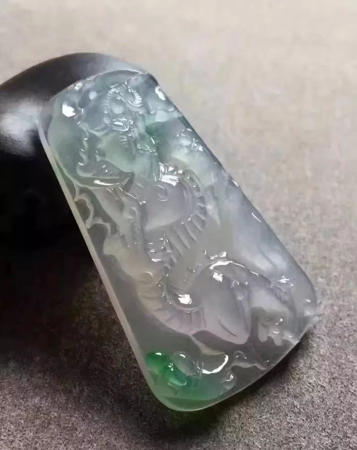 翡翠手镯|翡翠泡水，越泡越亮？