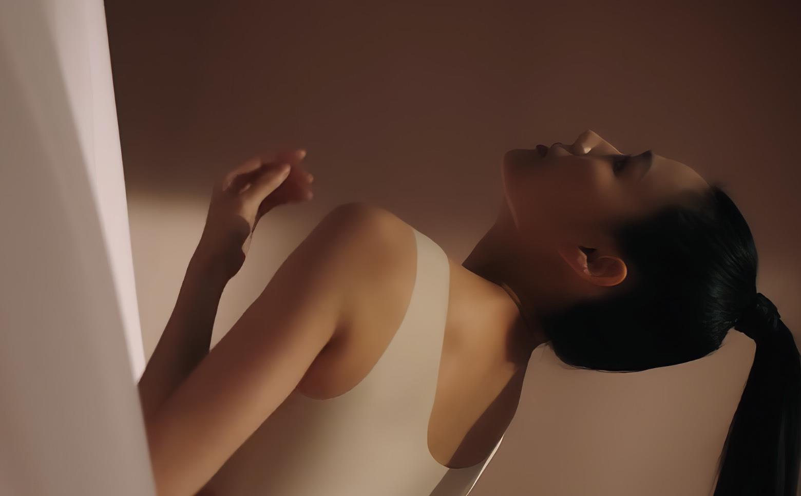 欧阳娜娜|欧阳娜娜拍内衣广告引热议，被批缺乏责任感，粉丝表示理解！