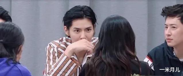 吴亦凡|跟吴亦凡一起同台活动，当年baby这样做，多年以后粉丝懂了