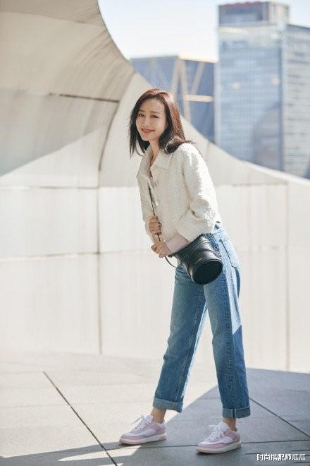 王鸥|王鸥越来越有女人味了，一袭酒红鱼尾裙亮相，肤白腿长美貌满分