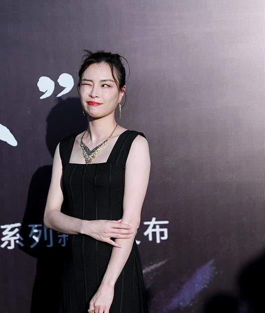 时尚风行派|吴敏霞比郭晶晶有阔太范！挺5月大肚亮相大秀，脸浮肿四肢却纤细