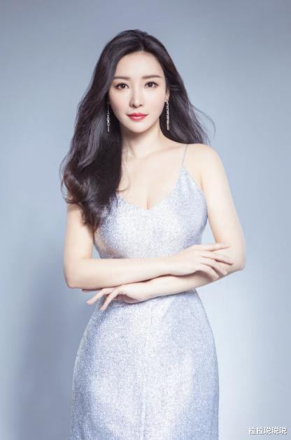 柳岩|柳岩健身照曝光，婀娜身姿惹人羡慕，果然还是健身最靠谱