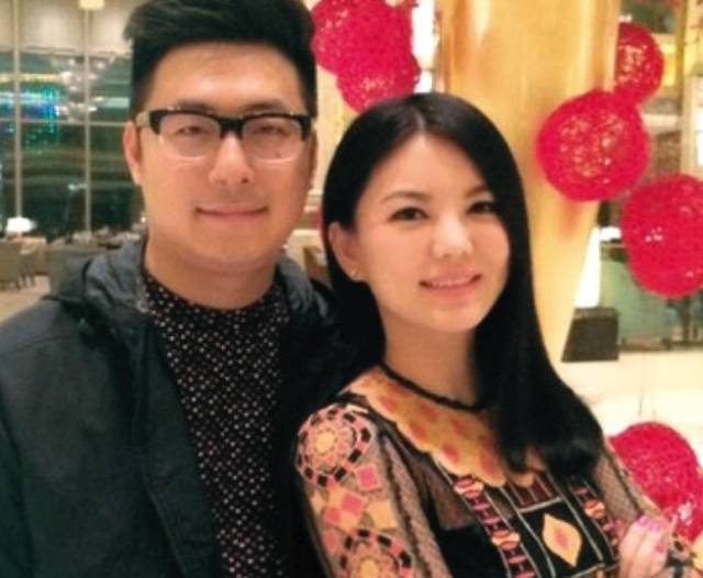 王岳伦|疑李湘“新欢”曝光，曾同穿情侣装高调秀恩爱，王岳伦祝福好卑微