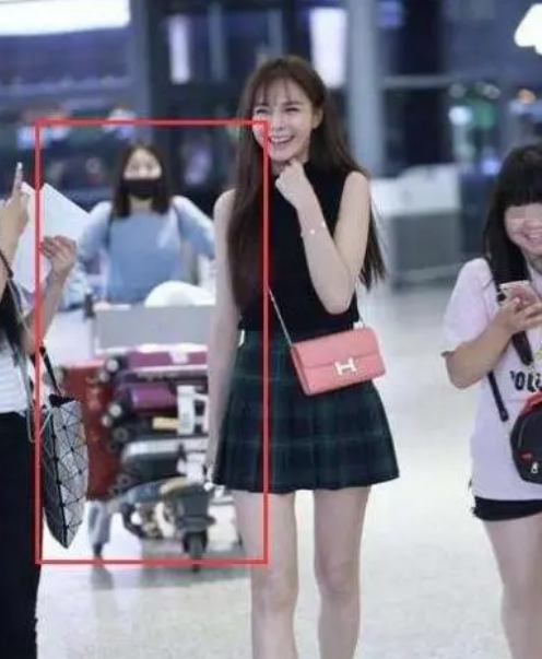 |艺人助理自曝：月薪3000，淋雨给艺人打伞，冬天还要给她手洗内裤