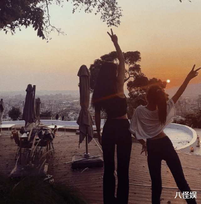 曹格|曹格一家四口庆圣诞，11岁女儿逆袭成女神，被赞像黎姿又像林依晨