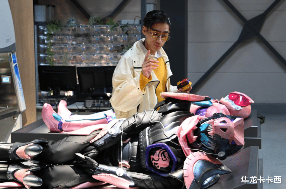 预告|假面骑士revice17话预告：超强化形态登场 女干部怪人追加新老婆