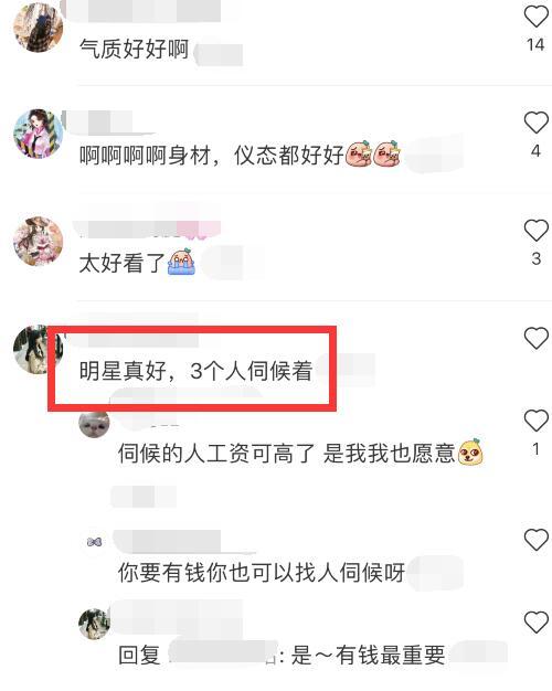 杨幂|杨幂拍戏被偶遇，被赞“人间腿精”，三名助理围成一圈贴身侍奉