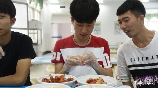 老李侃学习|大学生\＂生活费排行榜\＂，分为四个档次，你属于哪一种