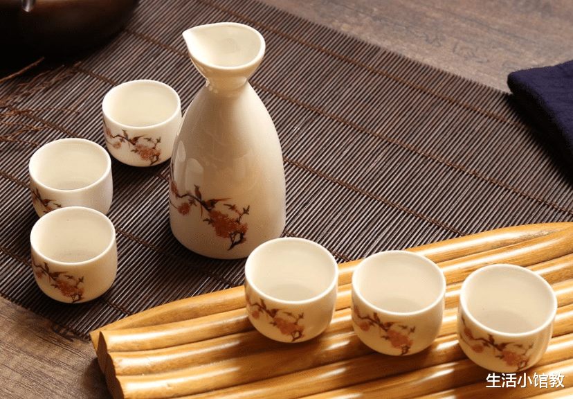 中国2种“狼狈酒”,都是100%精品纯粮酒,却摆超市少有人光顾