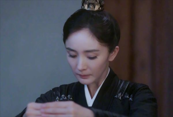 杨幂|35岁杨幂演“少女”？为什么周迅章子怡刘涛杨幂等女星，都爱装嫩