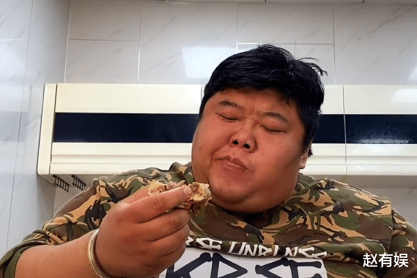 饮食|510斤的吃播还在吃，父母也都支持：能吃又能赚钱，多好的事