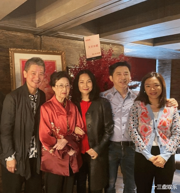 伊能静|庾澄庆母亲90大寿，对两任儿媳态度相反，哈林伊能静离婚是她逼的