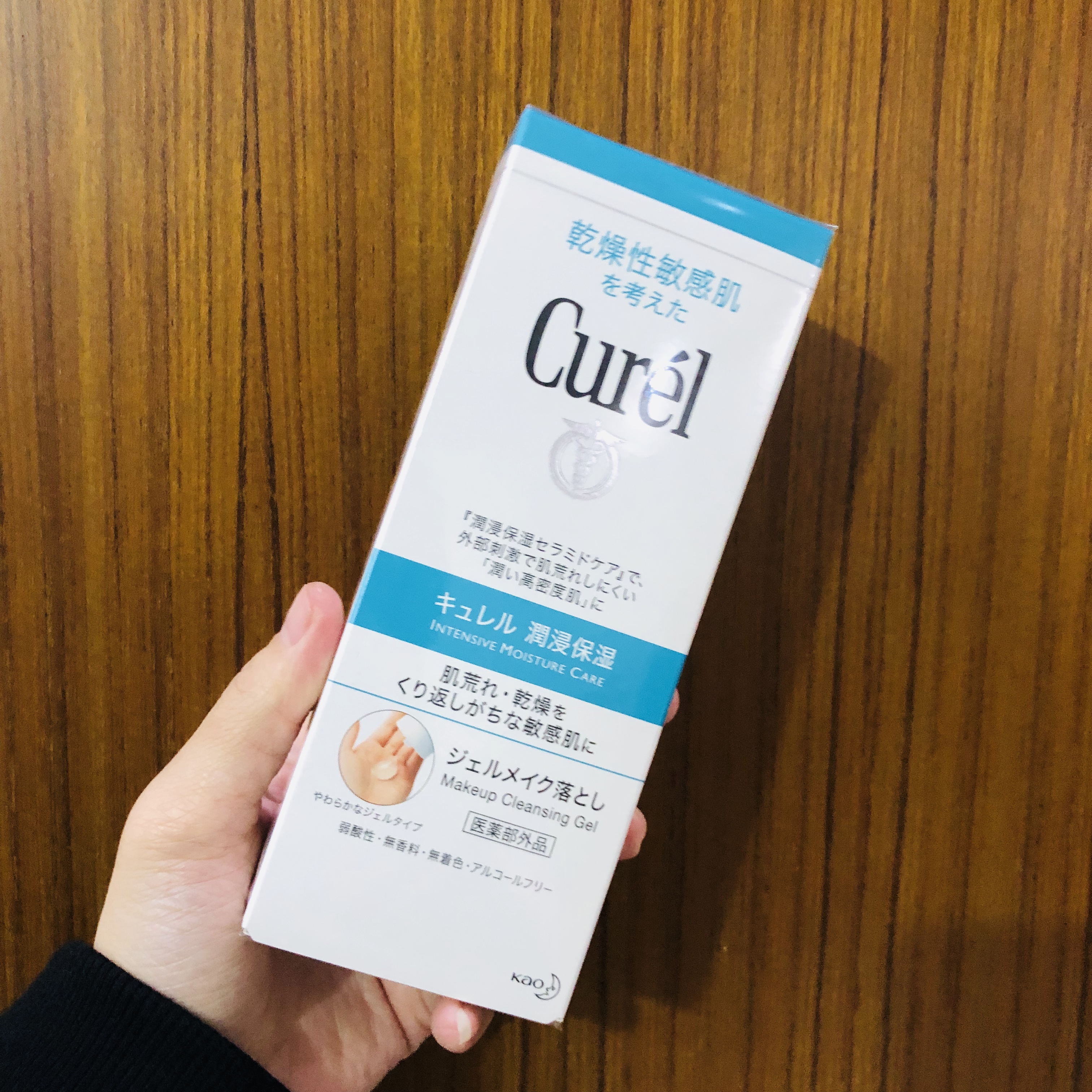 洗面奶 洗脸必备！洗面奶：洗净不干，温和滋润！