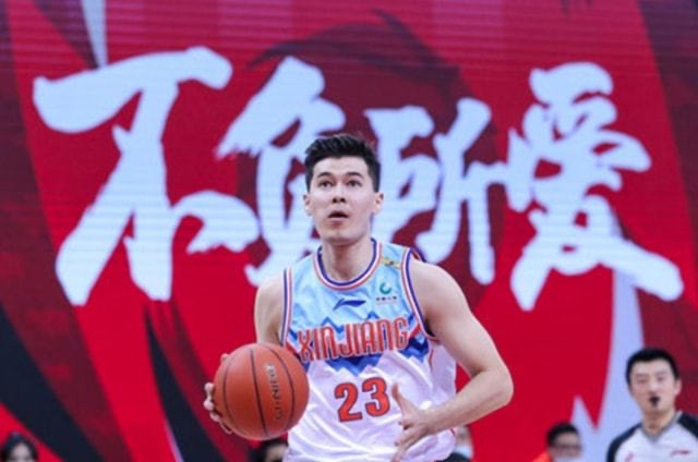 新疆男篮|26分4助攻，新疆三将集体发力，摩尔特里11+12爆发，阿不回归替补