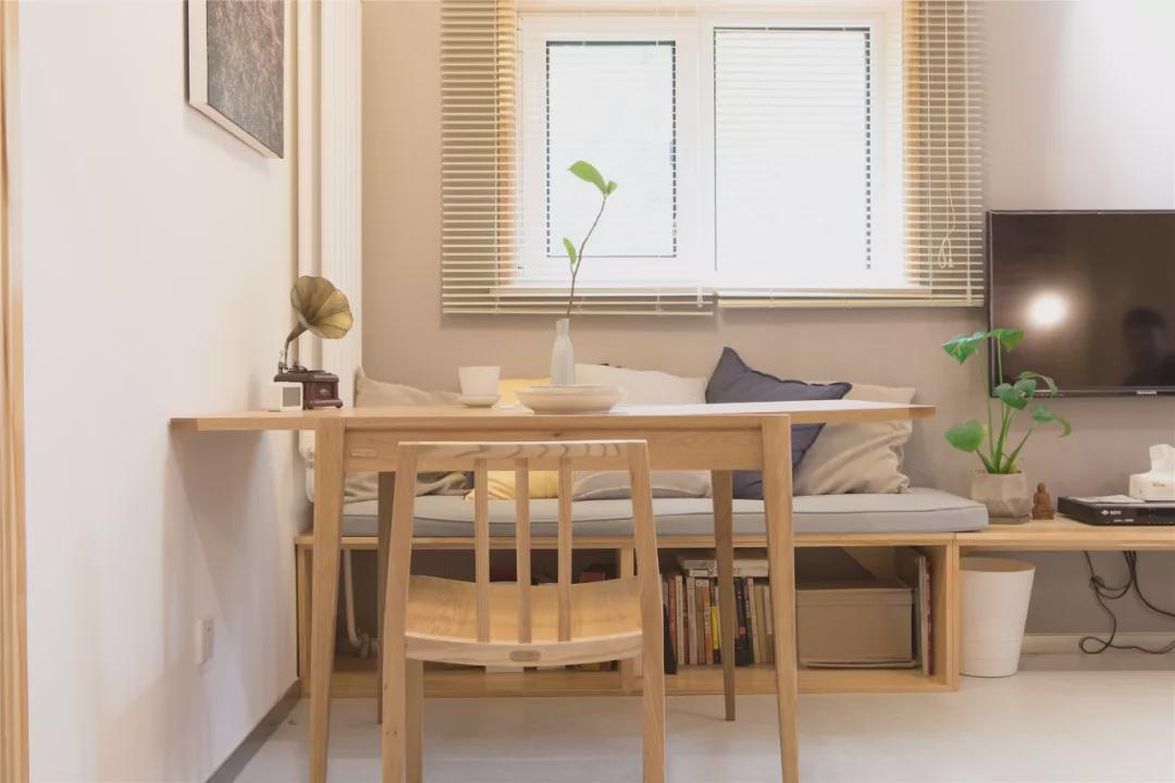 房子小不够住？这样在阳台打个榻榻米，瞬间多出一间房！