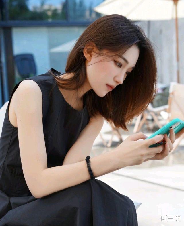 何三沫|基础的服装穿搭虽简约，却别有一番风味，简单精致又好驾驭