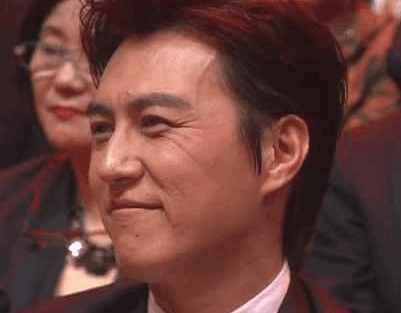 舜网 没有美颜的男女明星长什么样？靳东满脸褶子，杨幂脸上有泪沟