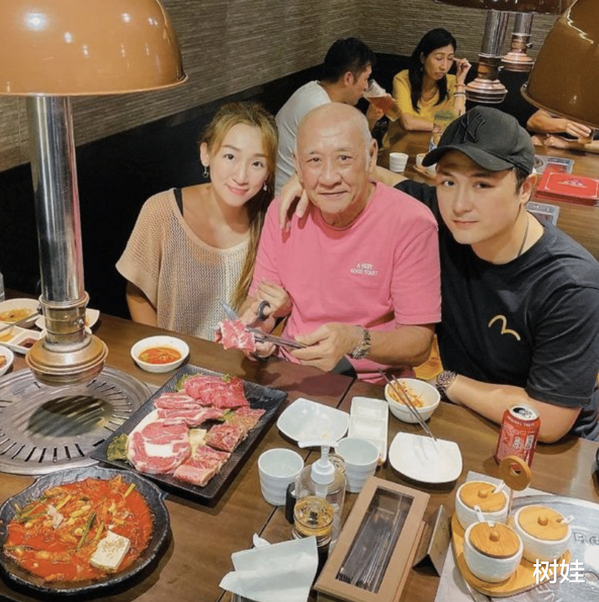 李泳豪|李泳豪携女友吃饭秀恩爱，交往半年感情稳定，李家鼎施明心急催婚