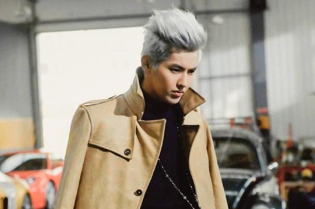 周炜|冯小刚有眼光，当年送吴亦凡一件衣服，告诫他：年轻人要收收锋芒