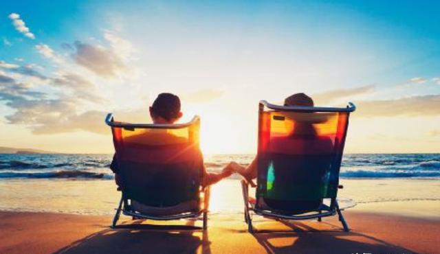 可见光 太阳光是被地球物质粒子吸来的还是自己跑过来的？