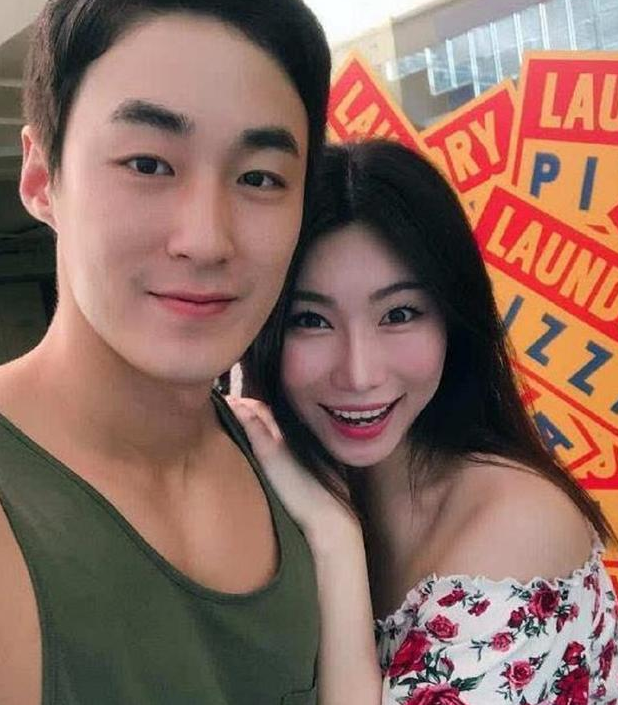 |42岁老阿姨被25岁鲜肉男友倒追，看完照片理解了，让人羡慕的爱情