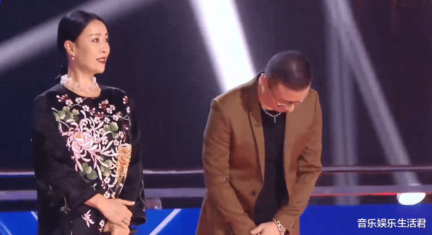 中国好声音|《中国好声音》开场秀：那英紧张，主持人更换，节目单寓意很深