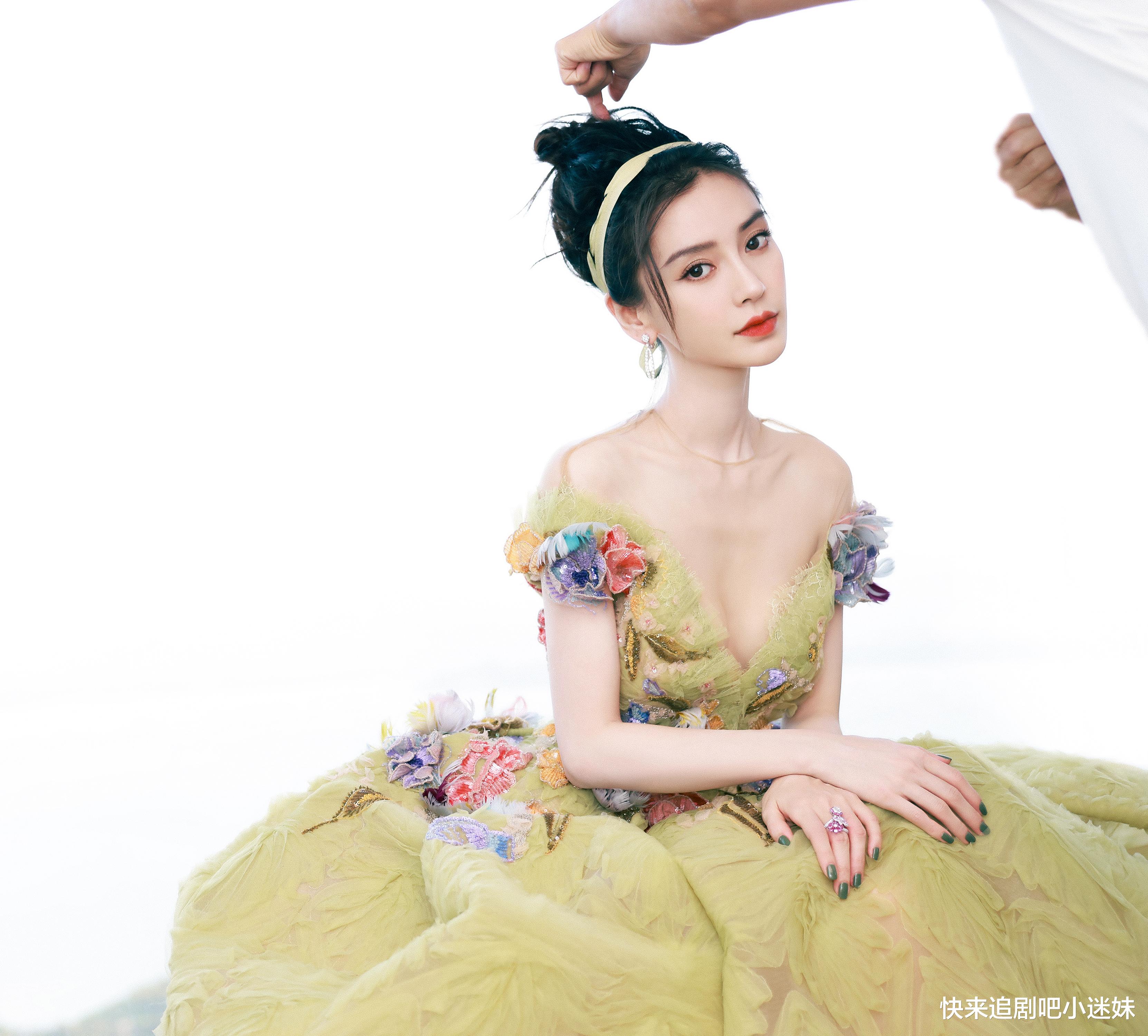 Angelababy|杨颖今年拍摄5部电视剧，集齐各种题材，堪称“劳模”