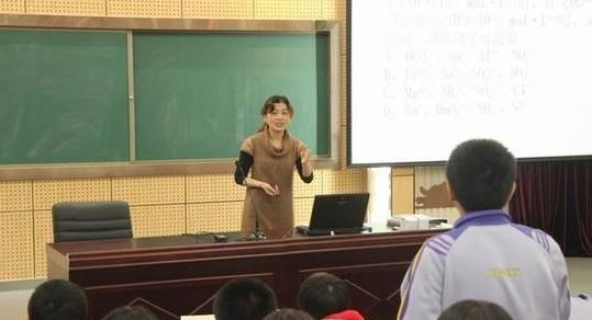 梓琪育儿说|以前中师生教高中，如今清北博士教高中，教育质量得到提高了吗？