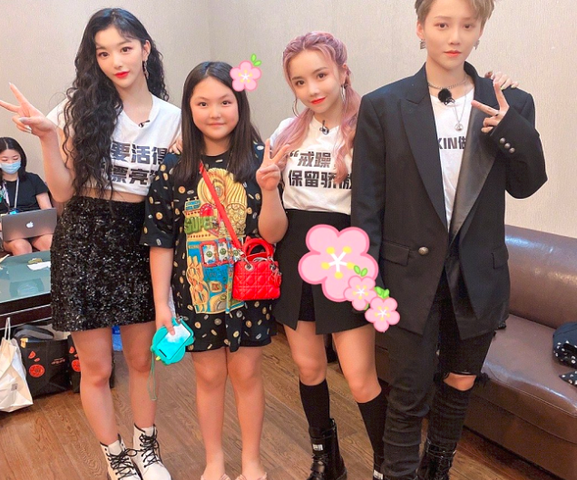 王诗龄|11岁王诗龄又胖了！穿紧身衣裤勒出粗腿肚腩，比妈妈李湘还壮实