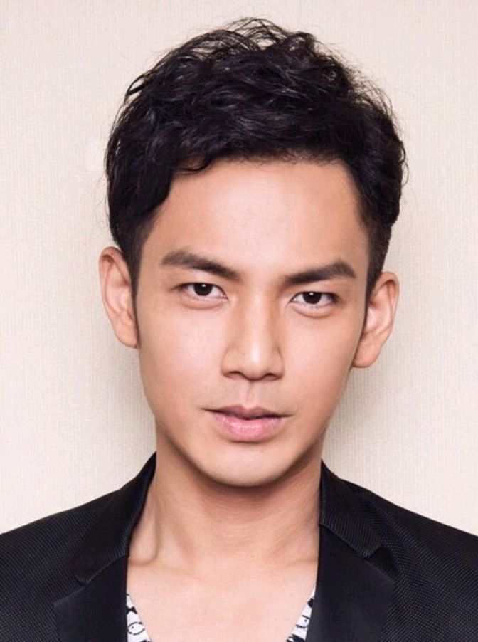 肖战|男星人气排行榜又出来啦！肖战仅排第3，王一博榜上无名