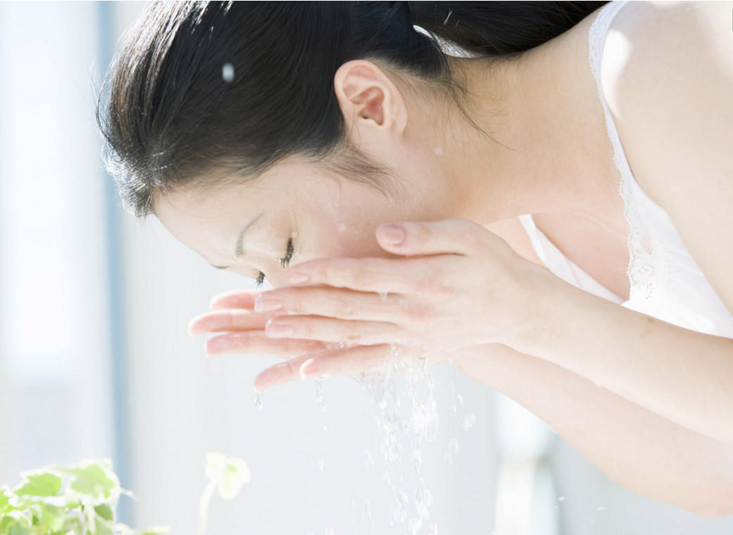 补水 入秋之际,也是护肤的开始