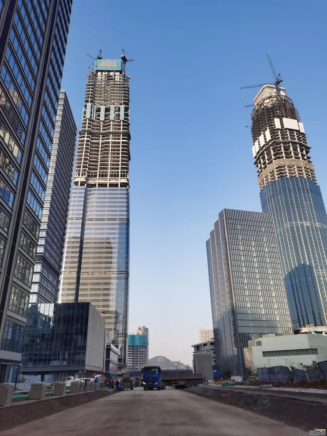 济南|浏览济南CBD核心区：地面道路尚未完全建好，高楼林立都市感强