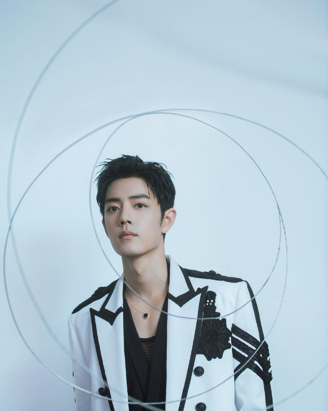 肖战|官方发布肖战冬日大片,评价肖战的脸棱角分明,无比帅气