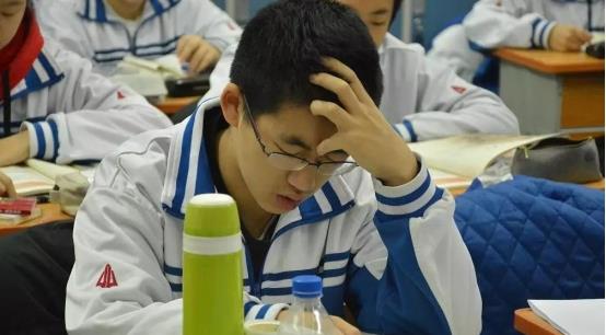 一更育儿|初中生“抄作业”时常说的3句话,讲过其中两句,成绩不会太好