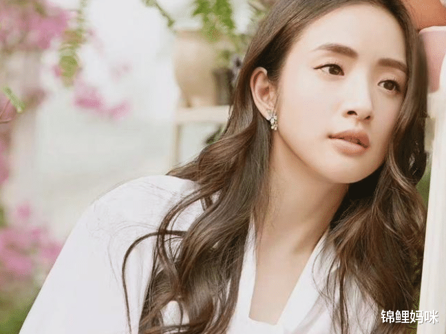 锦鲤妈咪|祝福！39岁林依晨顺利产女，生娃方式有勇气，高龄产妇不输小年轻