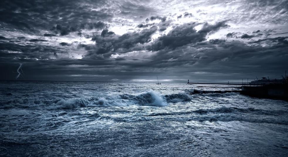 黑洞 直径一厘米的黑洞质量有多大？当它“接近”地球时，后果会如何？