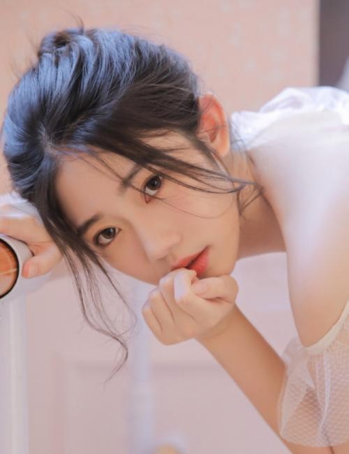 化妆师|为什么明星“上妆”化妆师使用“粉底刷”居多？看完对比，你就恍然明白了