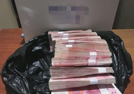 风林火山人 几天前一顾客掉一串钥匙在我摊位上