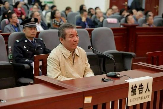 酒后驾车袭警、叫嚣“老子不怕”的王武亮 又上了纪委“黑名单”