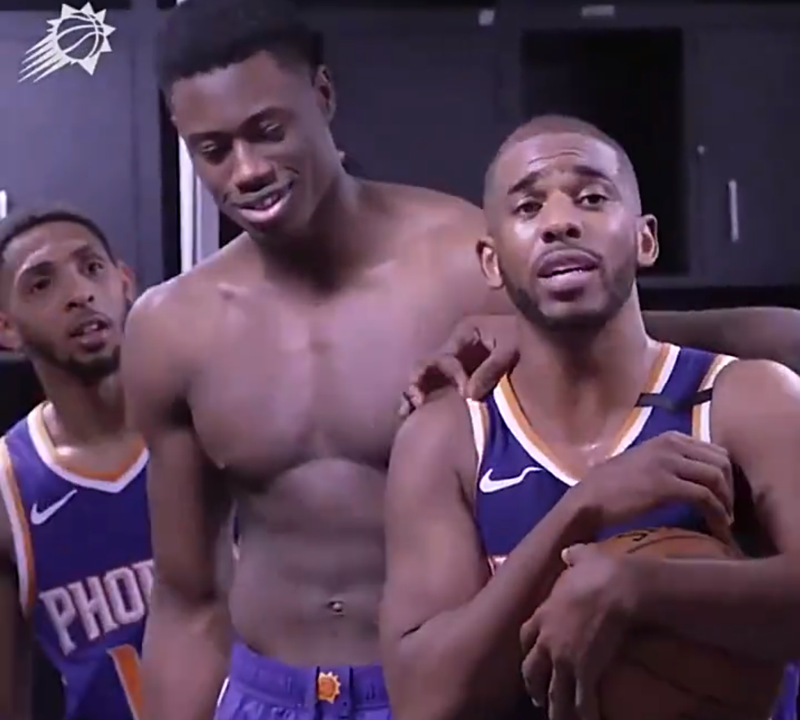 太陽隊|太陽更衣室慶祝！保羅激情演講，布克艾頓太靦腆，全隊瘋狂潑水主帥！