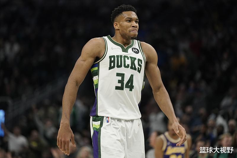 斯蒂芬·庫里|當(dāng)字母哥23投18中時(shí)，你才會發(fā)現(xiàn)庫里的可怕之處