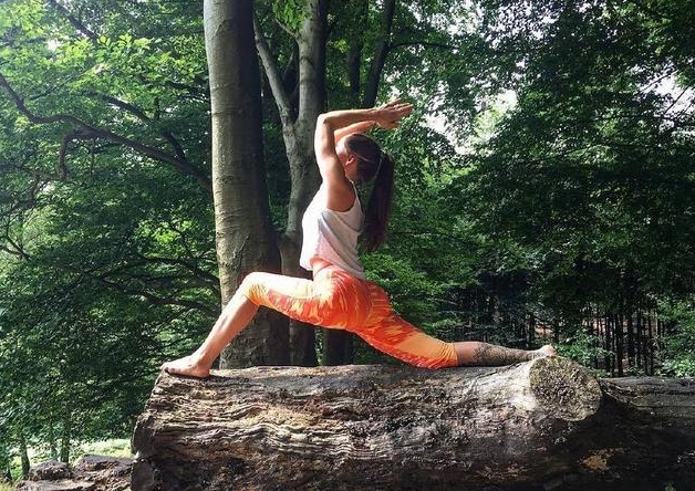 运动|年龄不是拒绝运动的理由，不妨试试瑜伽，强身健体，舒缓肌肉